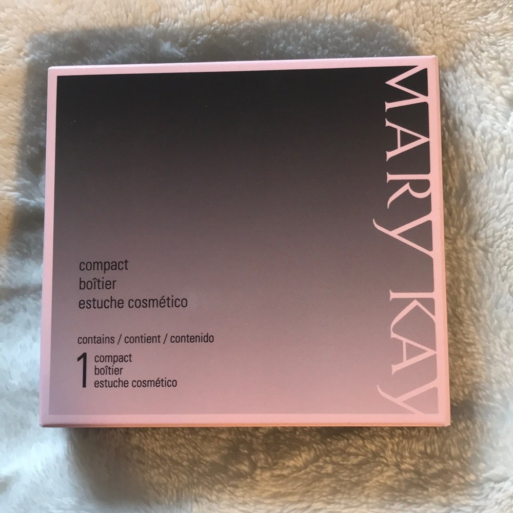 Mary Kay Compact - Picture 2 of 3